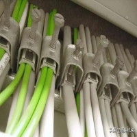 变频器和电机之间的合适距离是几多？怎样毗连差别的距离？