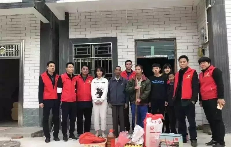 暖冬行动-怡园牵手爱心企业家去2县开展纪念活动